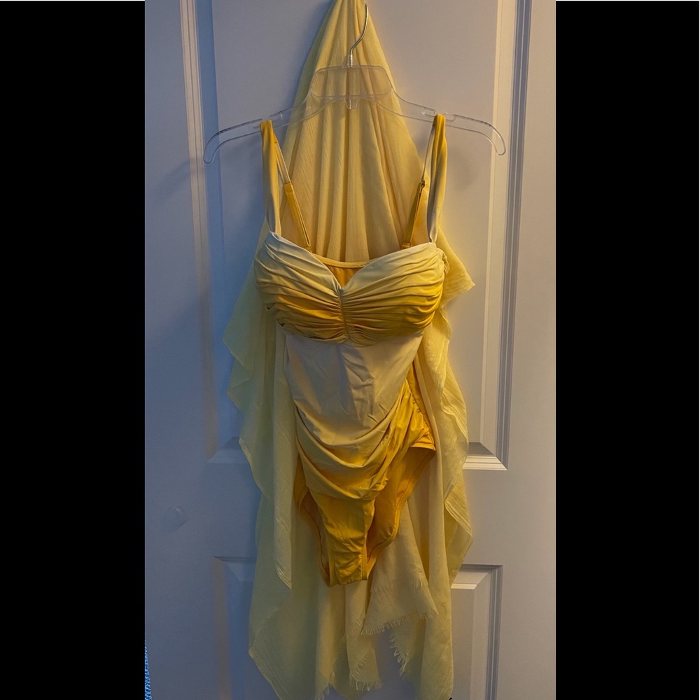 Swim suit with wrap